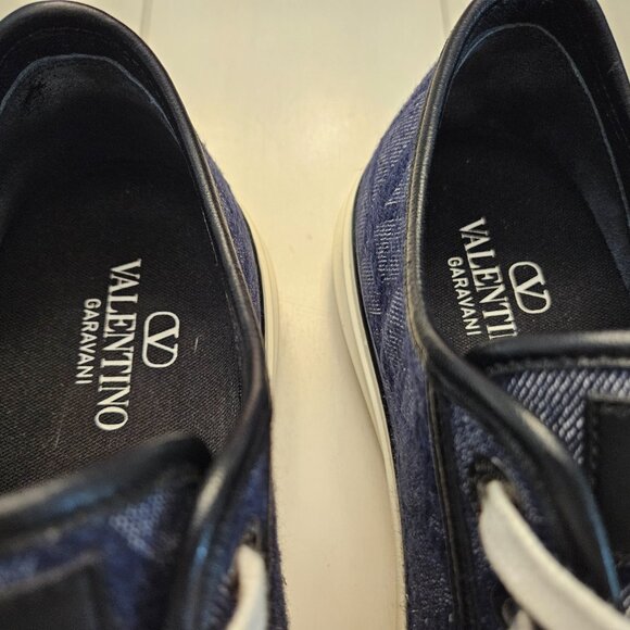 Valentino Garavani Toile Iconographe Sneakers - Size 43.5 IT - 10.5 US - Picture 9 of 13